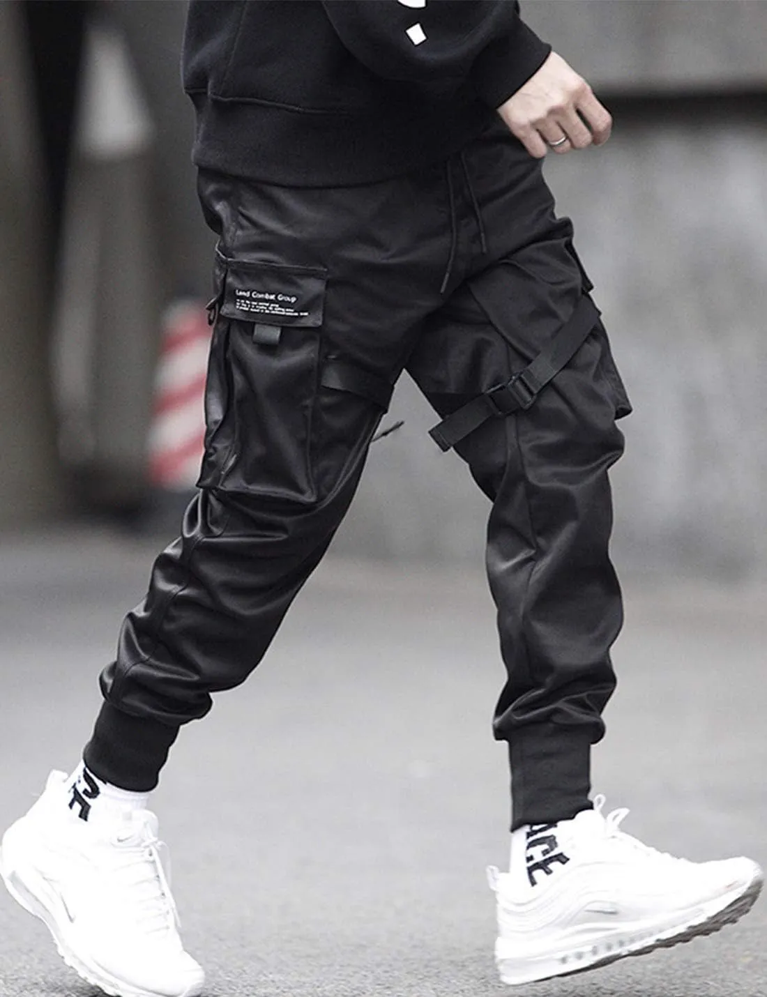 PAODIKUAI Men Techwear Matte Black Jogger Pants Relaxed Fit Streetwear Pants with Multiple Pockets