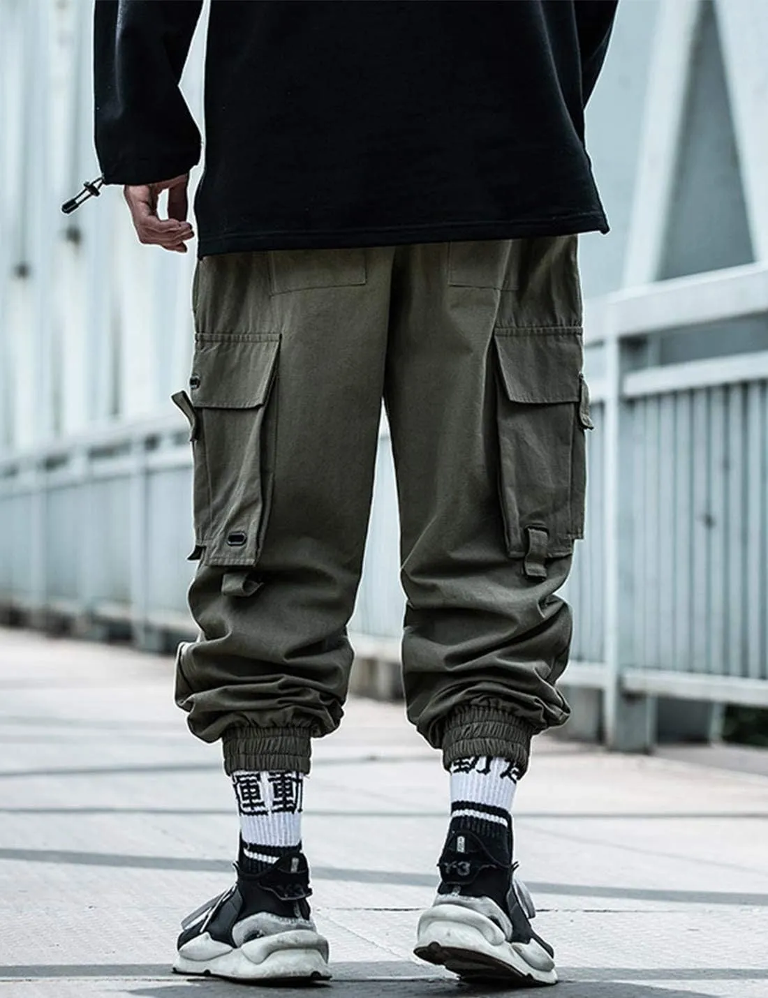 PAODIKUAI Men Techwear Matte Black Jogger Pants Relaxed Fit Streetwear Pants with Multiple Pockets