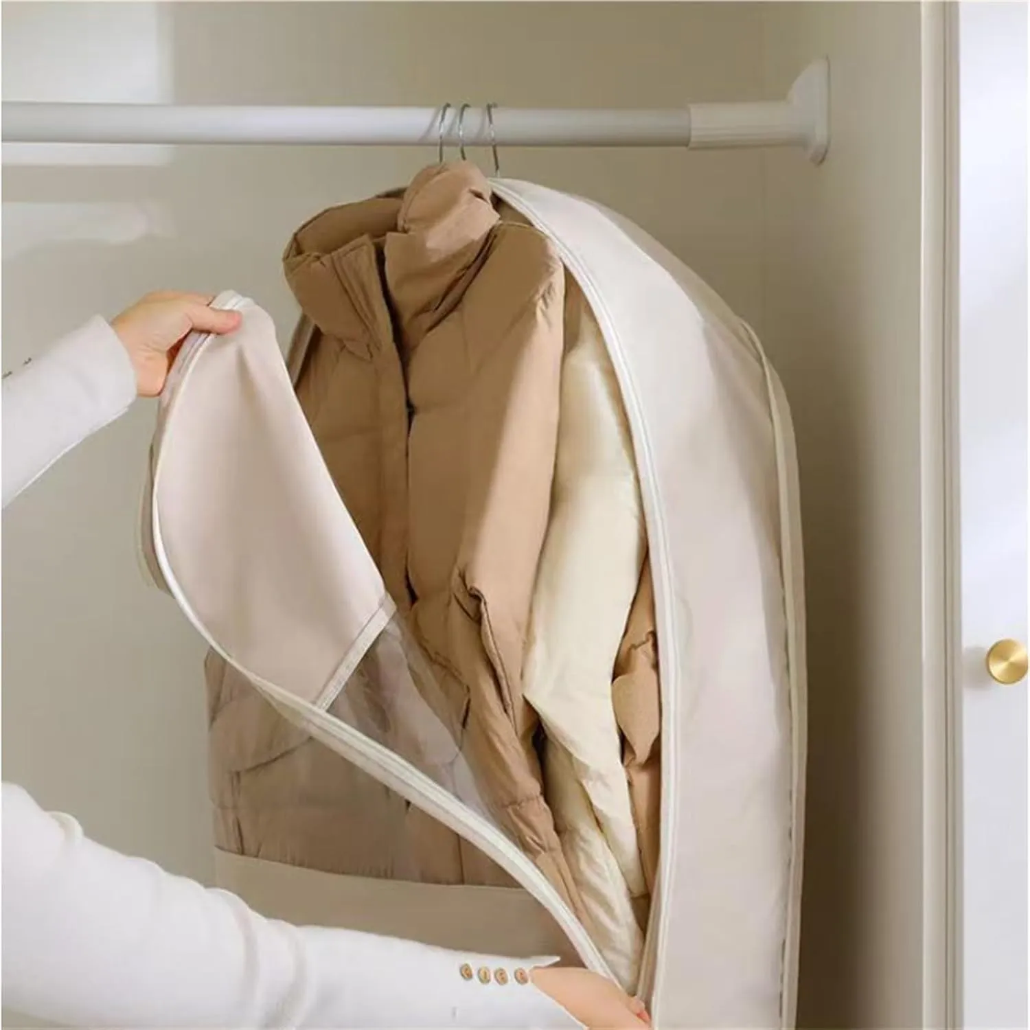 Taprinferior Hanging Garment Bag,Tapinterior Garment Bag,Space Saving Hanging Garment Bags with Self Compression Zipper,Space Saver Closet Organizers,Dust Cover Clothes Bags (Beige, M)